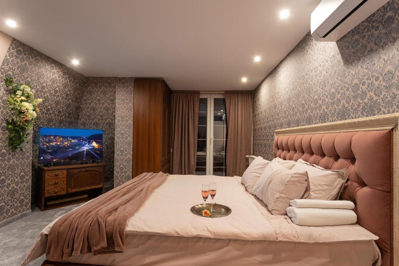 Luxury Private House In City Center Veliko Tărnovo Exteriör bild